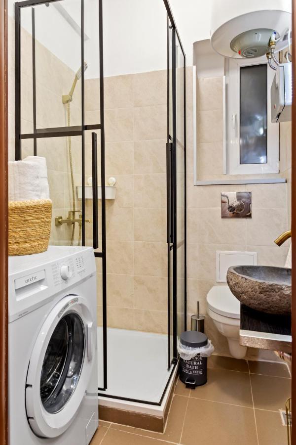 Upscale Studio, Walking Distance From The Old Town Bukarest Kültér fotó
