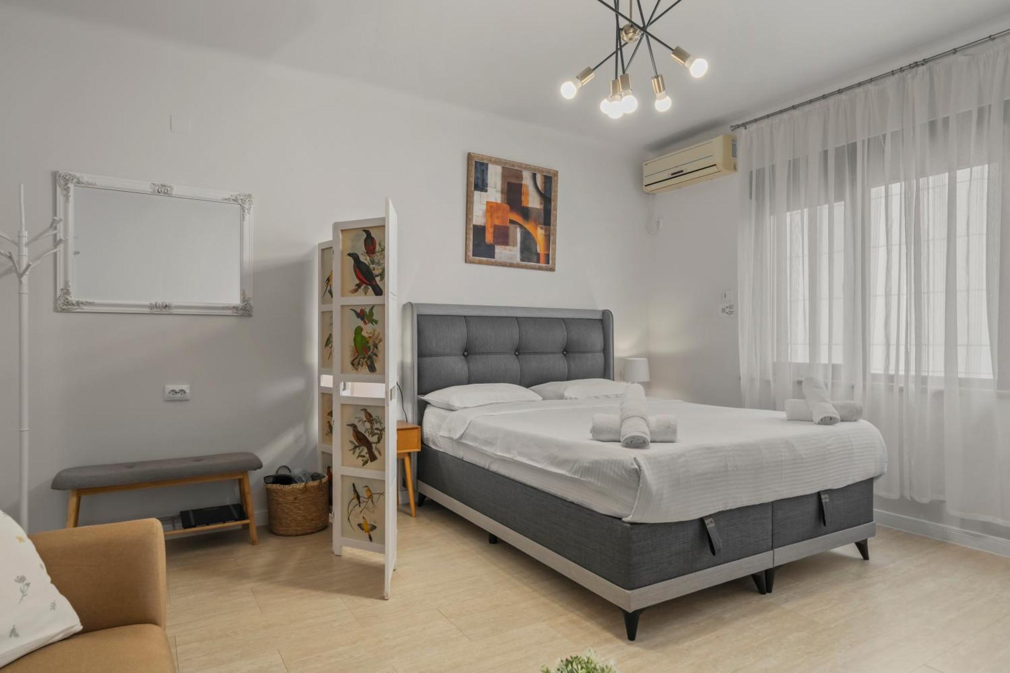 Upscale Studio, Walking Distance From The Old Town Bukarest Kültér fotó
